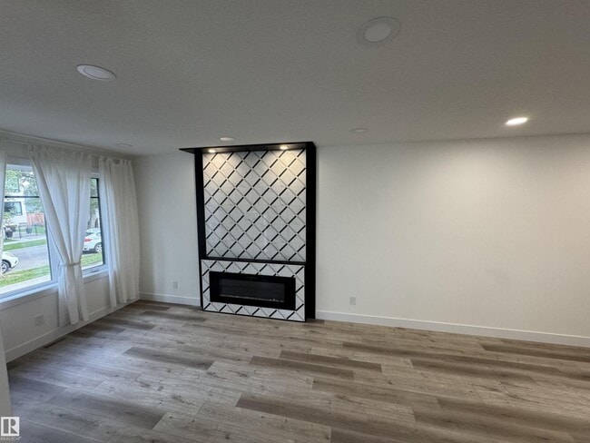 7224-7112 112 St NW
