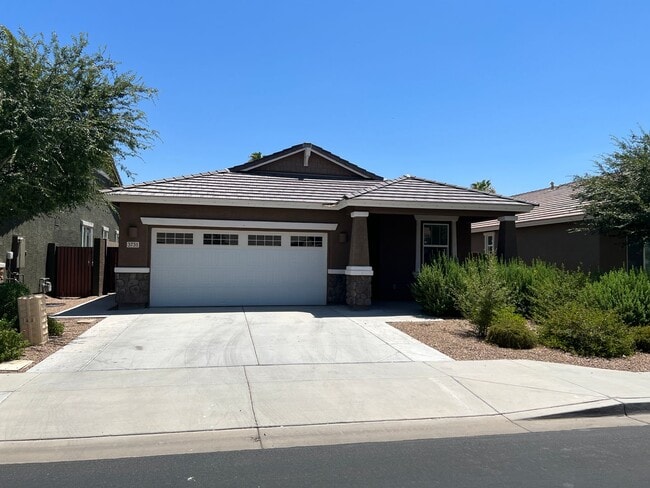 Building Photo - Spacious 4-Bedroom Home in Valencia Height...