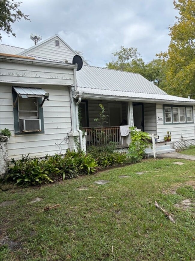 Building Photo - 324 N Orange St Unit 4