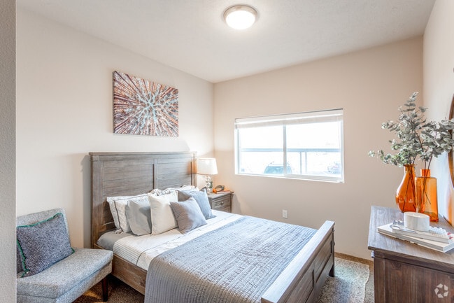 2BR, 2BA - 1,112 SF