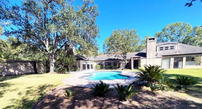 Photo - 19 Windermere Ln