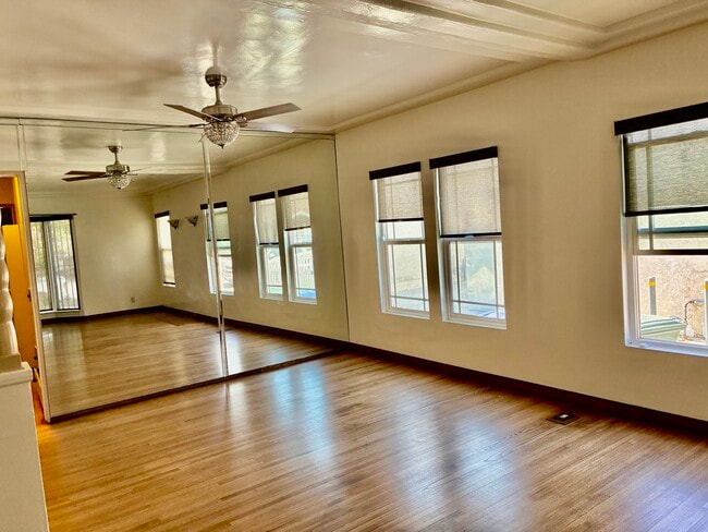 Building Photo - 8956 San Luis Ave