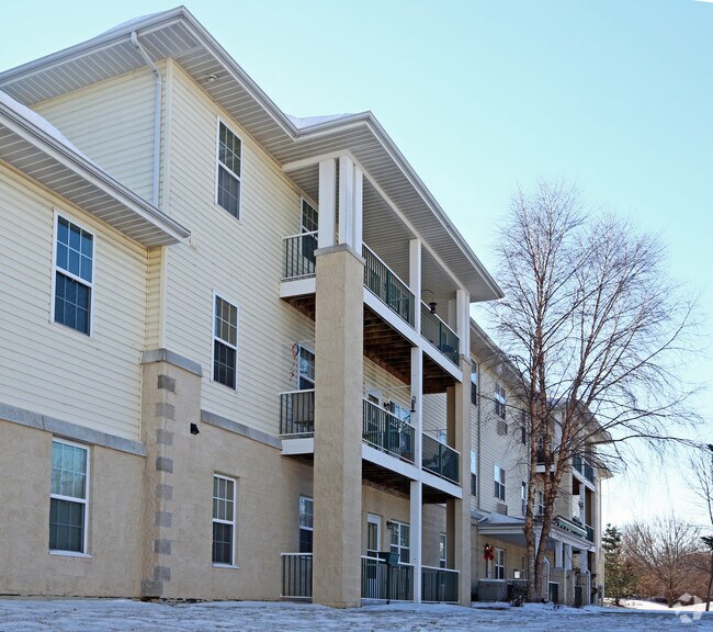 Sunrise Village Apartments For Rent in South Milwaukee, WI