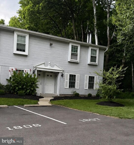 Photo - 1806 Huntingdon Mews
