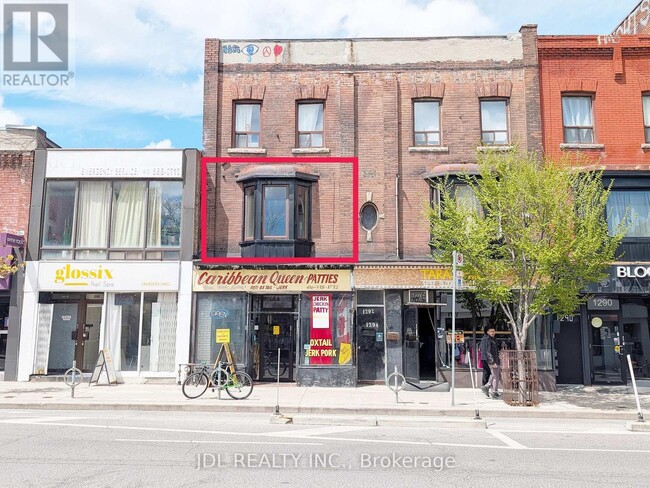 Photo - 1294 Bloor St W