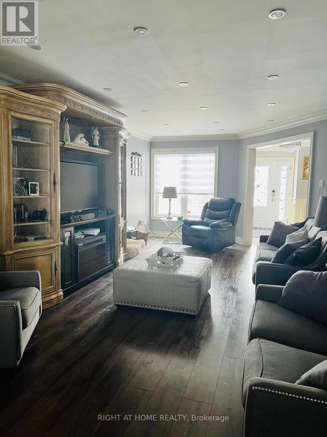 Photo - 36 Ellerby Square N