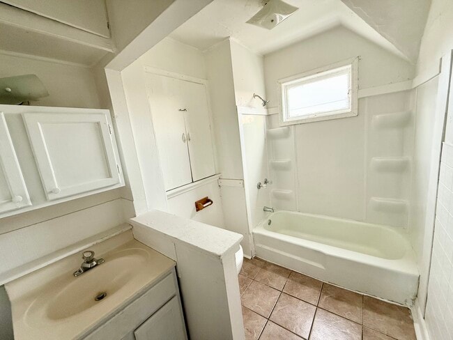 Photo - 2300 56th St Unidad 2