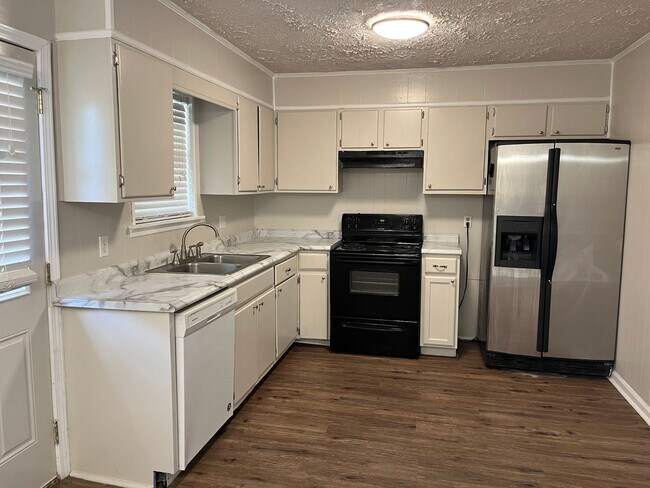 Photo - 3 Bedroom Home in Lee County for rent!