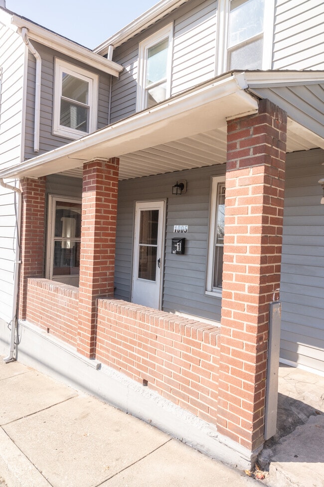 Photo - 1005 Railroad St Unit 1