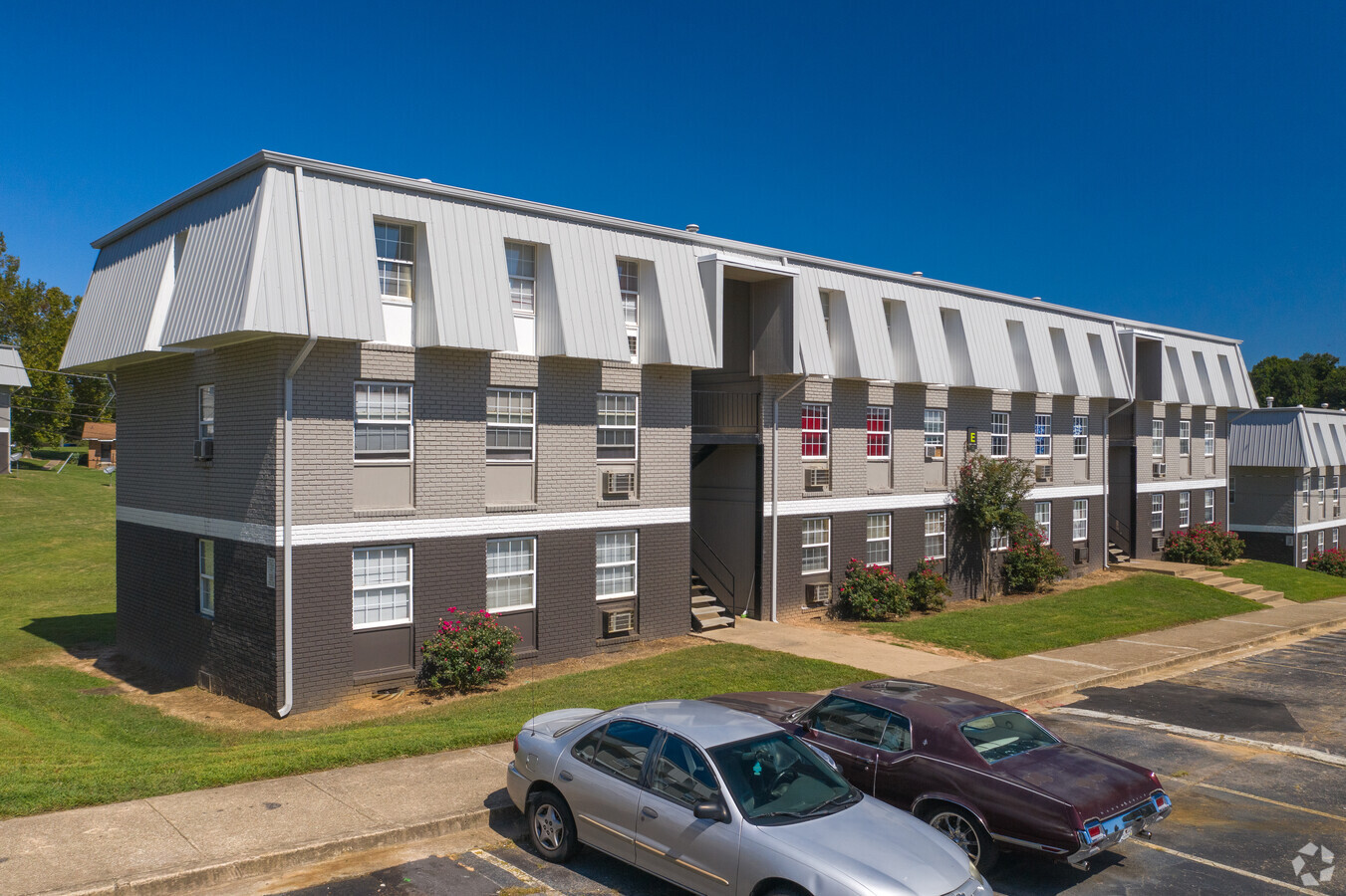 Lanier Terrace - Lanier Terrace Apartments