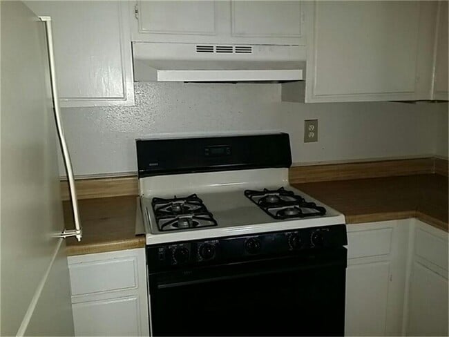 Photo - 3 bedroom, 2 bath Duplex to Make Home
