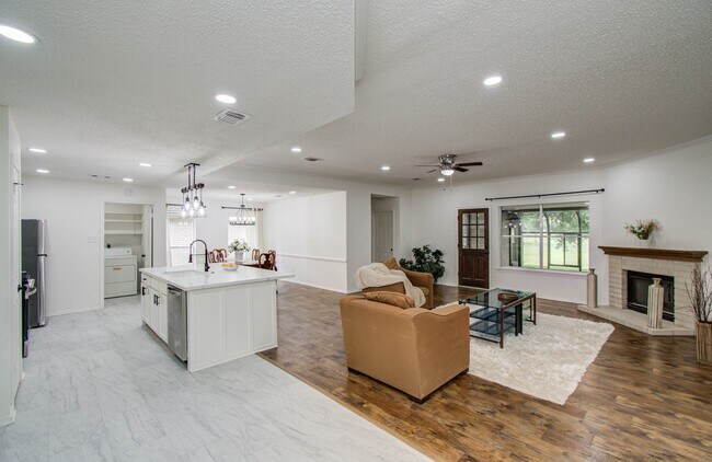 Photo - 806 Country Pl Blvd