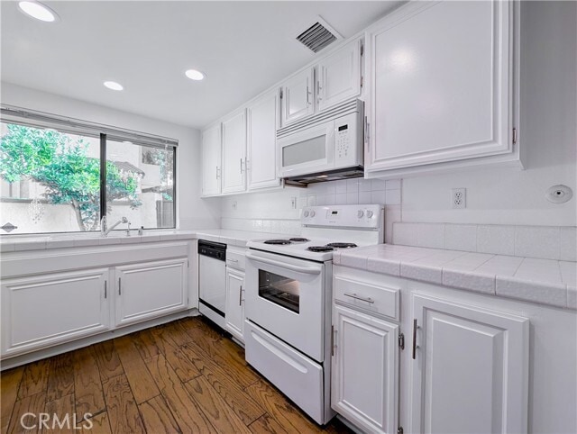 Building Photo - 21500 Califa St Rental