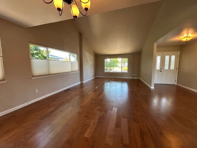 Photo - 329 Oak Leaf Cir