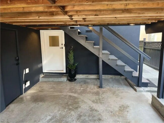 Photo - 3267 27th Av E