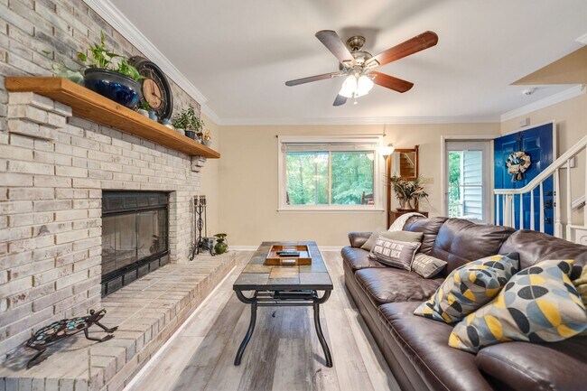 Photo - 3 Bedroom, 2 Bath in Hillsborough with Fenced yard!