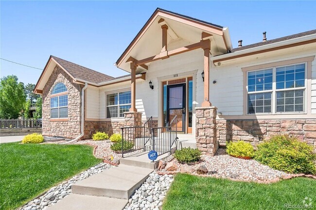 Building Photo - Amazing, Large & Beautiful Lakewood Home A...
