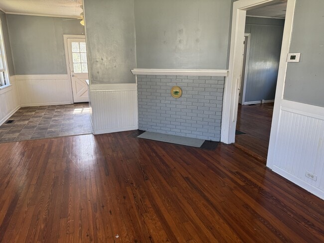 Photo - 85 E 3rd St NE