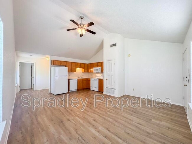 Photo - 102 Lacey Lou Ln