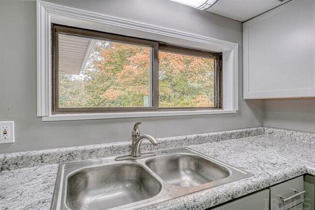 Photo - 1342 W Dupont Rd