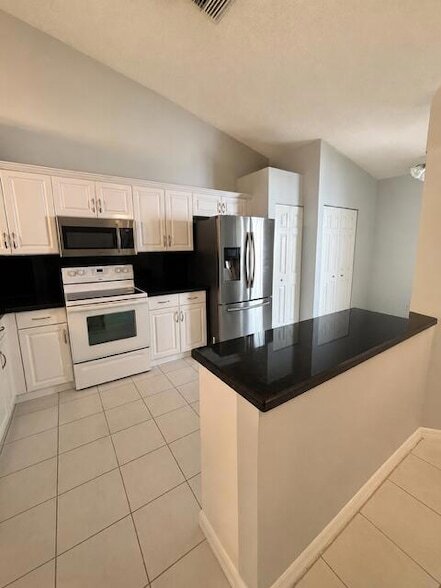 6098 Lake Hibiscus Dr