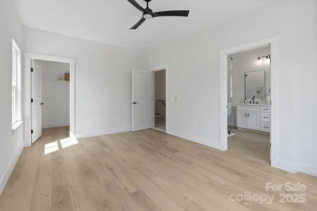 Photo - 3127 Columbus Cir