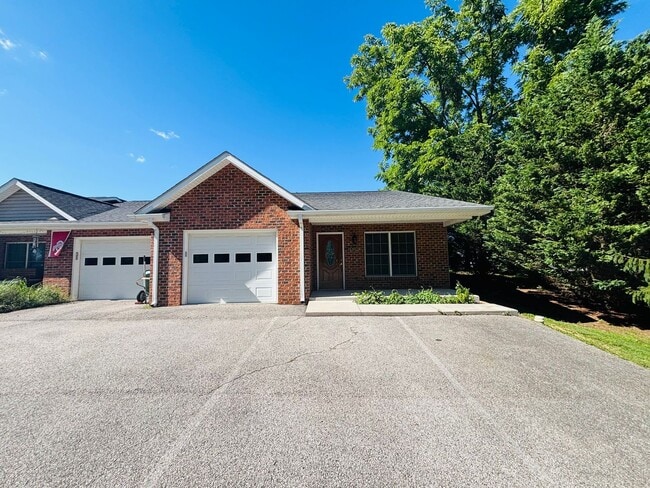 Building Photo - 1132 Huff Ln