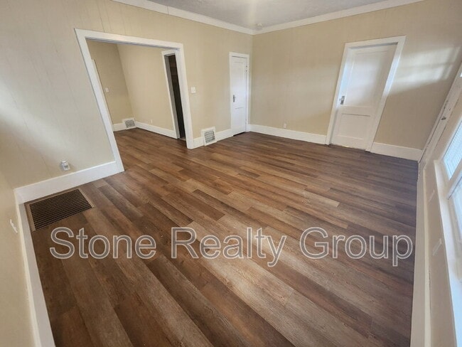 Photo - 823 S 10th St