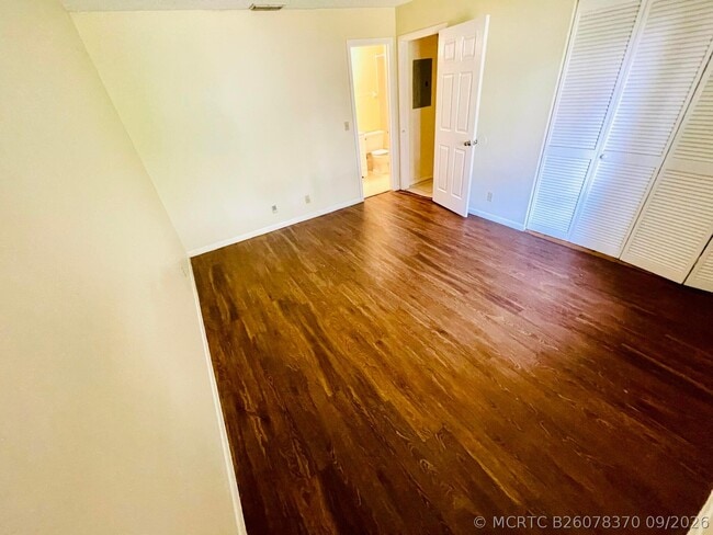 3096 Collin Dr Unit B