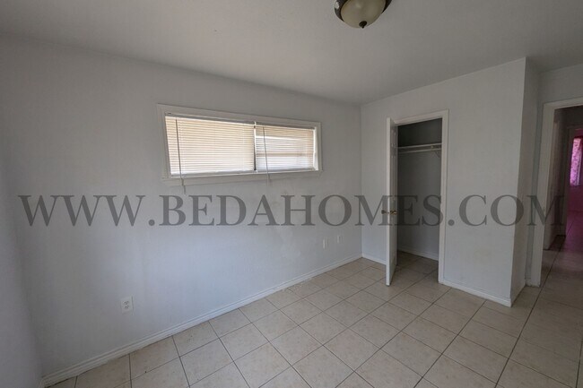 Photo - 2908 Wipprecht St