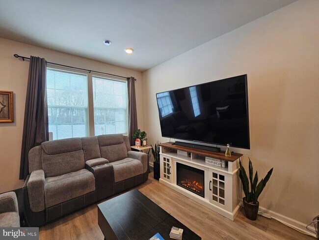 Photo - 33 Alexander Wy