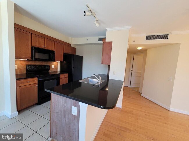 Photo - 631 D St NW Unidad 733