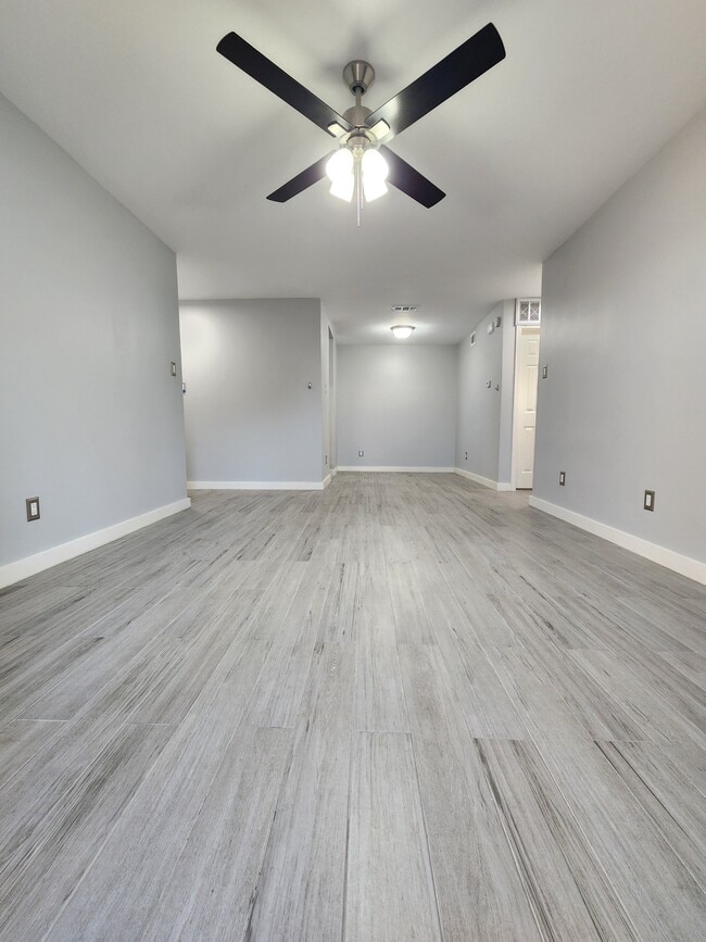 Building Photo - 10555 Turtlewood Ct Unit 1106
