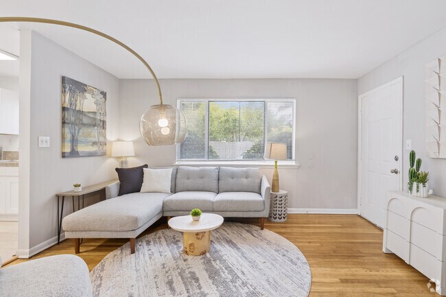 1BR, 1BA - 675SF - Living Room - Kirkwood Flats