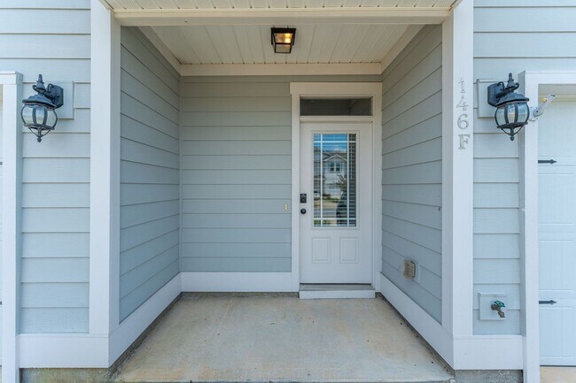146 Crossing Ln