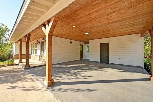 Photo - 1900 Cedar Ave