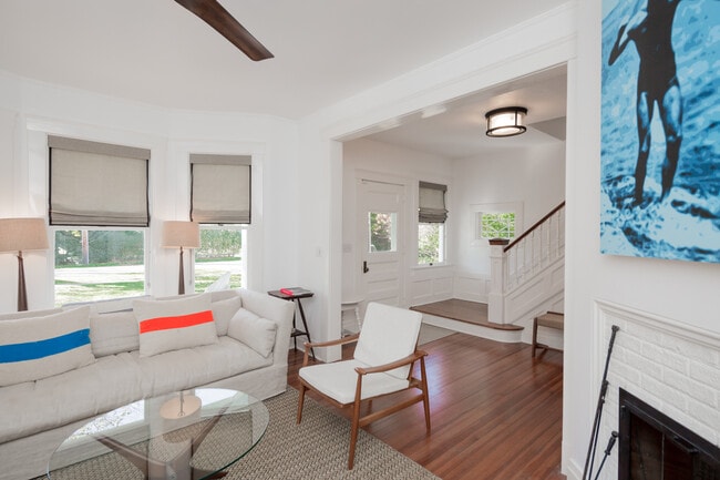 Photo - 35 Meeting House Ln