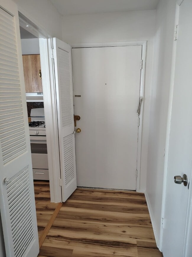 Photo - Beautiful and Spacious 2 Bedroom Apartment for Rent!