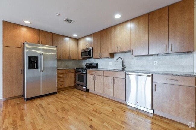 Building Photo - 17 Meadow Rd Unit 405 Rental
