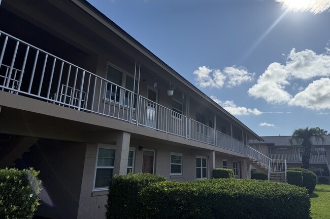 Building Photo - 1100 E Caroline St Rental