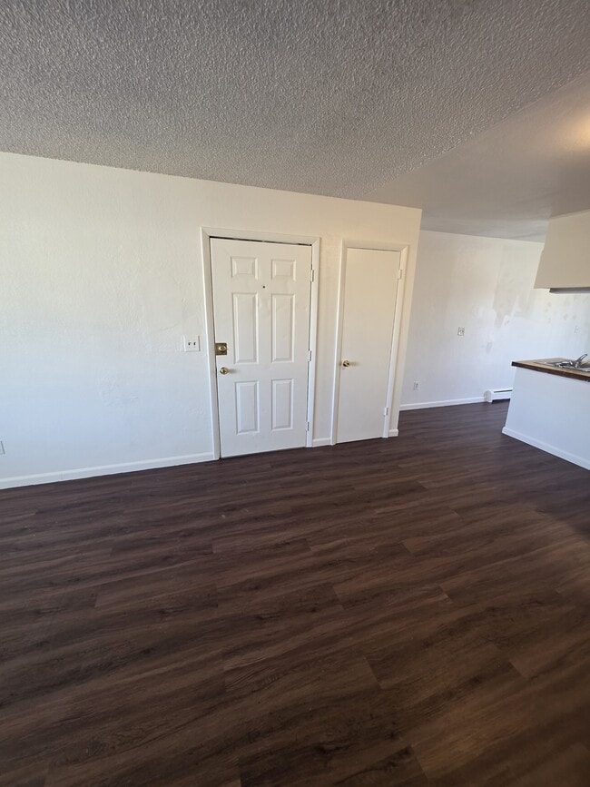 Photo - 487 Tracy Dr