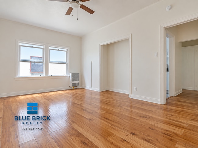 Building Photo - 404 N Coronado St Unit 207