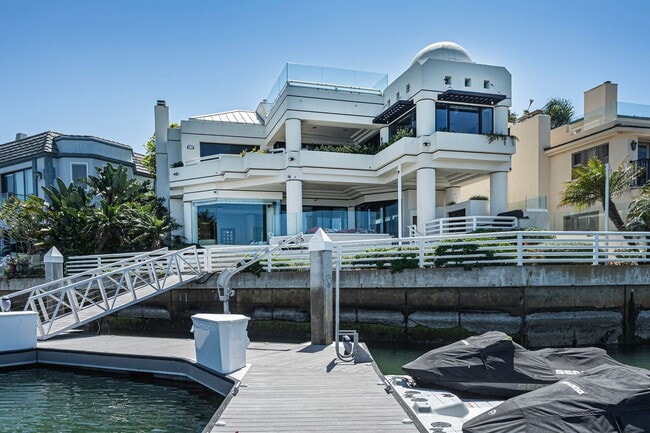 Photo - Exquisite Waterfront Gem.
