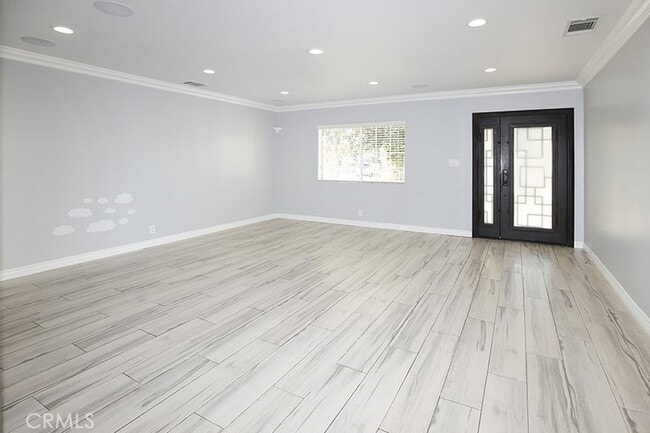 Photo - 7400 Blewett Ave