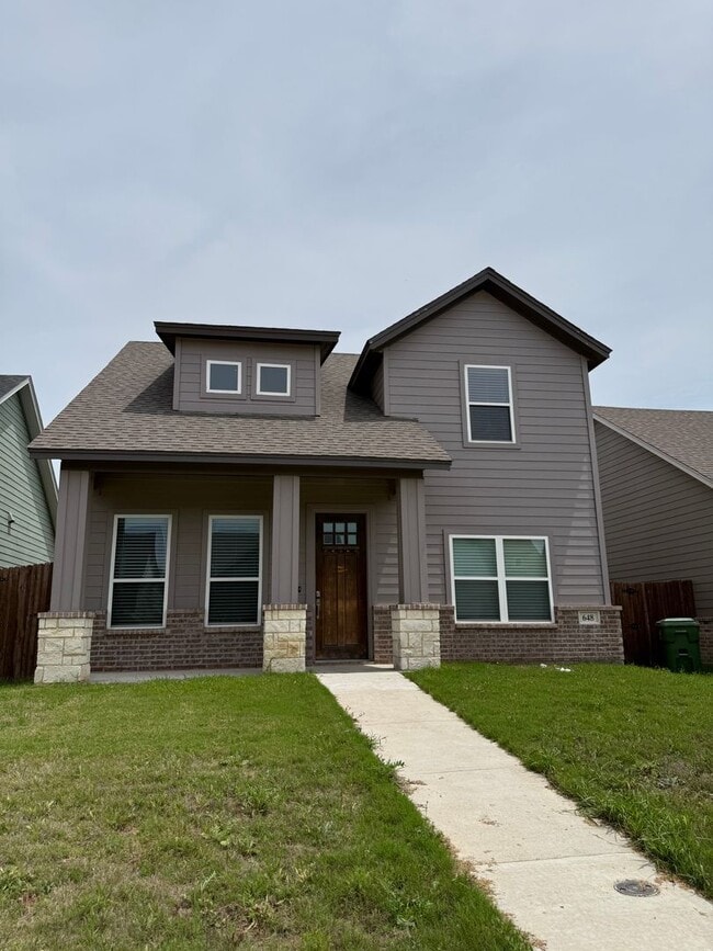 Photo - 3/2/2 - FENCED BACKYARD!!! GREAT NEIGHBORHOOD - Godley ISD - Summer Specials!