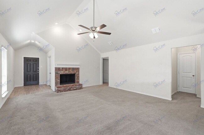 Photo - 422 Greenhaven Dr