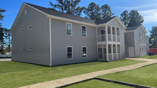 Photo - Colonial Gardens Apartments