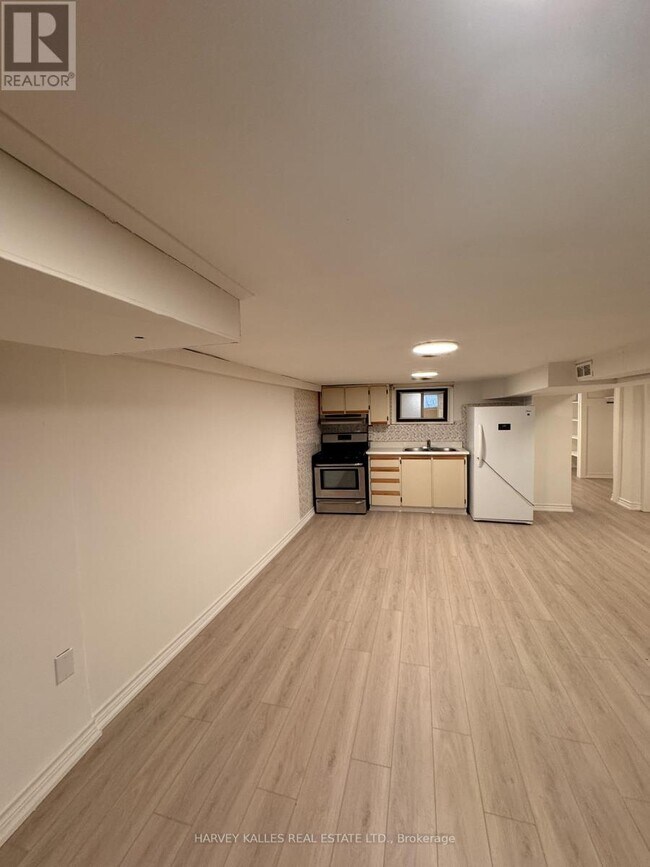 Photo - 628 Manning Ave