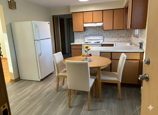 Building Photo - 7350 W Belmont Ave Unit 3N