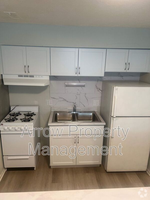 Building Photo - 5725 S 14th St Rental